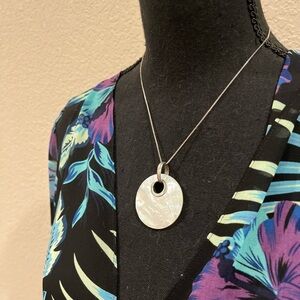 N086 SILPADA Retired Mother of Pearl & Sterling Silver 925 Pendant Collectible